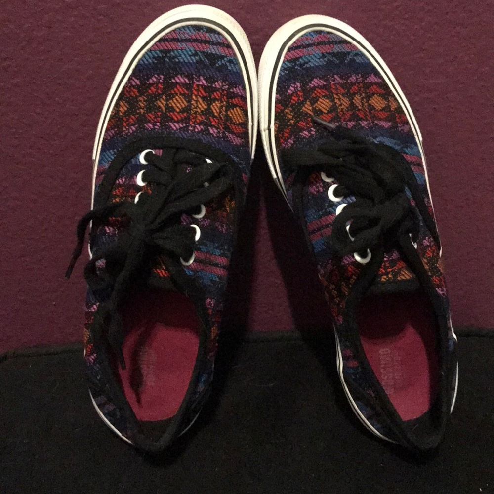 TRIBAL PRINT SNEAKERS 🦋🌞